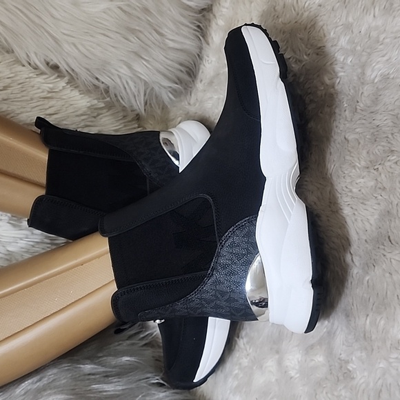 MICHAEL KORS KATRINA BOOTIES - Picture 9 of 11